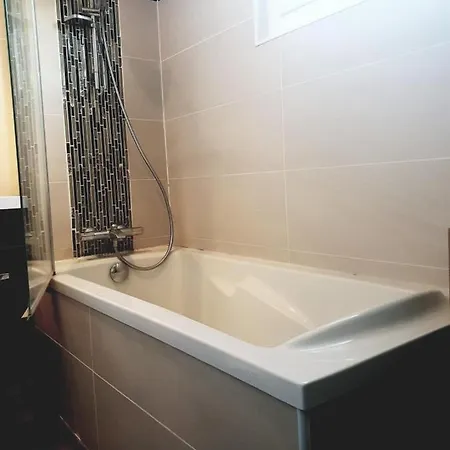 Proche Centre Ville / Jardin / Jacuzzi Villa